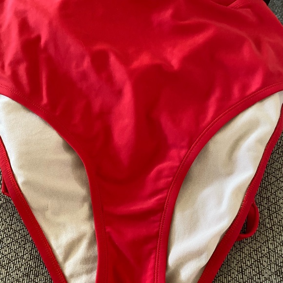 Kona Sol Red One Piece Size Large.  Adjustable tie back, built in bra, No Wear - Picture 6 of 6